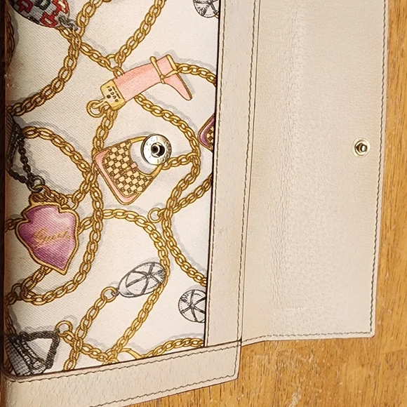 Gucci Cream Chain & Charm Foldover Wallet - Picture 11 of 16